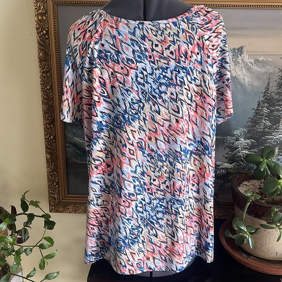 AGB Woman Feather Print Blouse - Picture 4 of 6